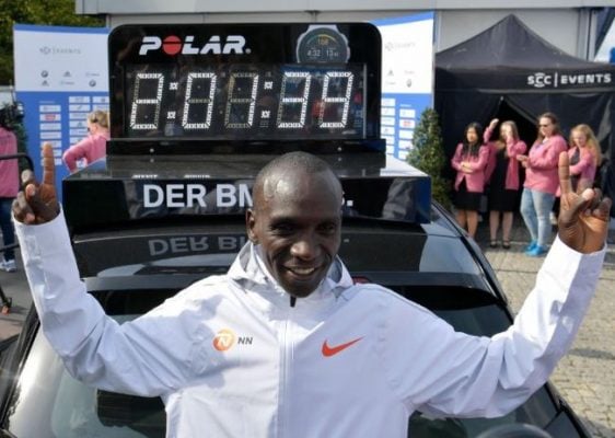 Kipchoge bate el récord del mundo de maratón en 2018 con 2.01:39