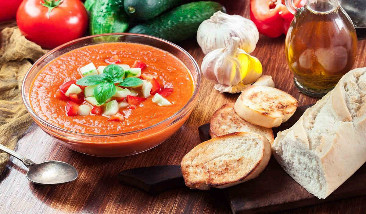 Gazpacho andaluz: la receta tradicional (sin cosas raras) | RUNFIT Gazpacho andaluz: la receta tradicional (sin cosas raras) | RUNFIT