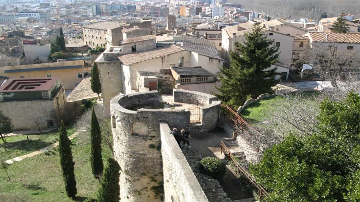 Castillo y muralla de Girona